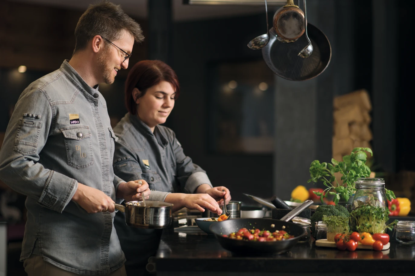 Sander ist marktführender Spezialist für die Bereiche Sous-vide und Cook & Chill. Die Ideen und Rezepturen für das breite Sortiment stammen aus der eigenen Innovationsküche von einem Team mit Köchen aus der Sternegastronomie. Sander ist marktführender Spezialist für die Bereiche Sous-vide und Cook & Chill. Die Ideen und Rezepturen für das breite Sortiment stammen aus der eigenen Innovationsküche von einem Team mit Köchen aus der Sternegastronomie.
